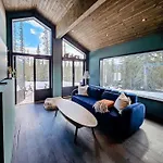 Cozy Mountain With Beautiful Views & Sauna Chalet *